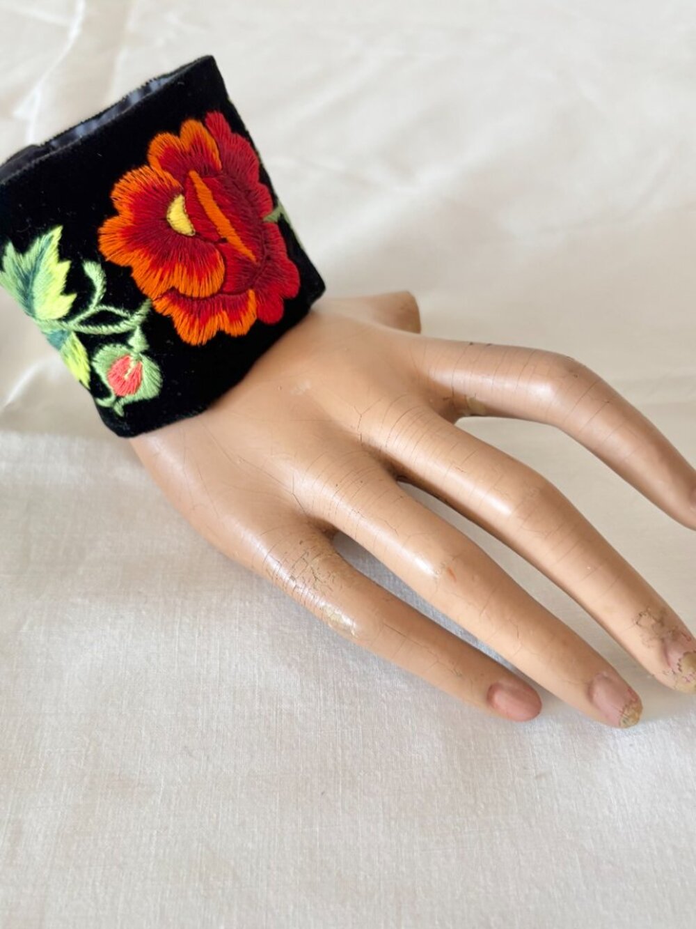 Lowicz Poland Embroidered Floral Folk Cuffs Polish - Picture 9 of 13